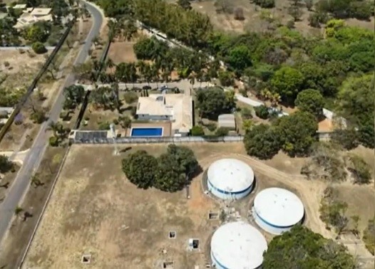 Justiça suspende concessão de mansão em área pública ocupada pelo presidente da CLDF