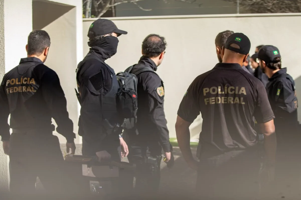 Banco Master: PF faz buscas contra Jaques Wagner e Augusto Lima